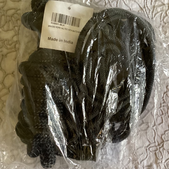 Braided rope halter with 6 foot lead rope - Picture 2 of 3